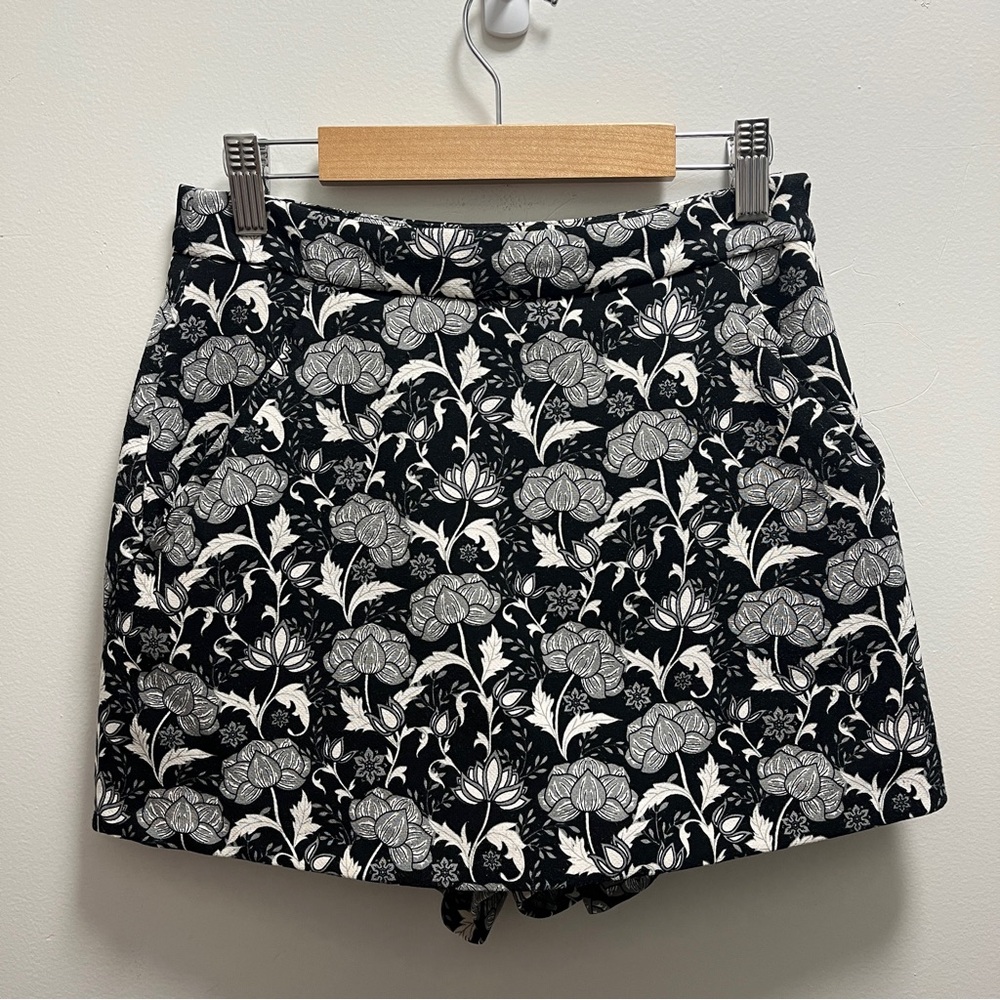 Zara Black and White Floral Skorts